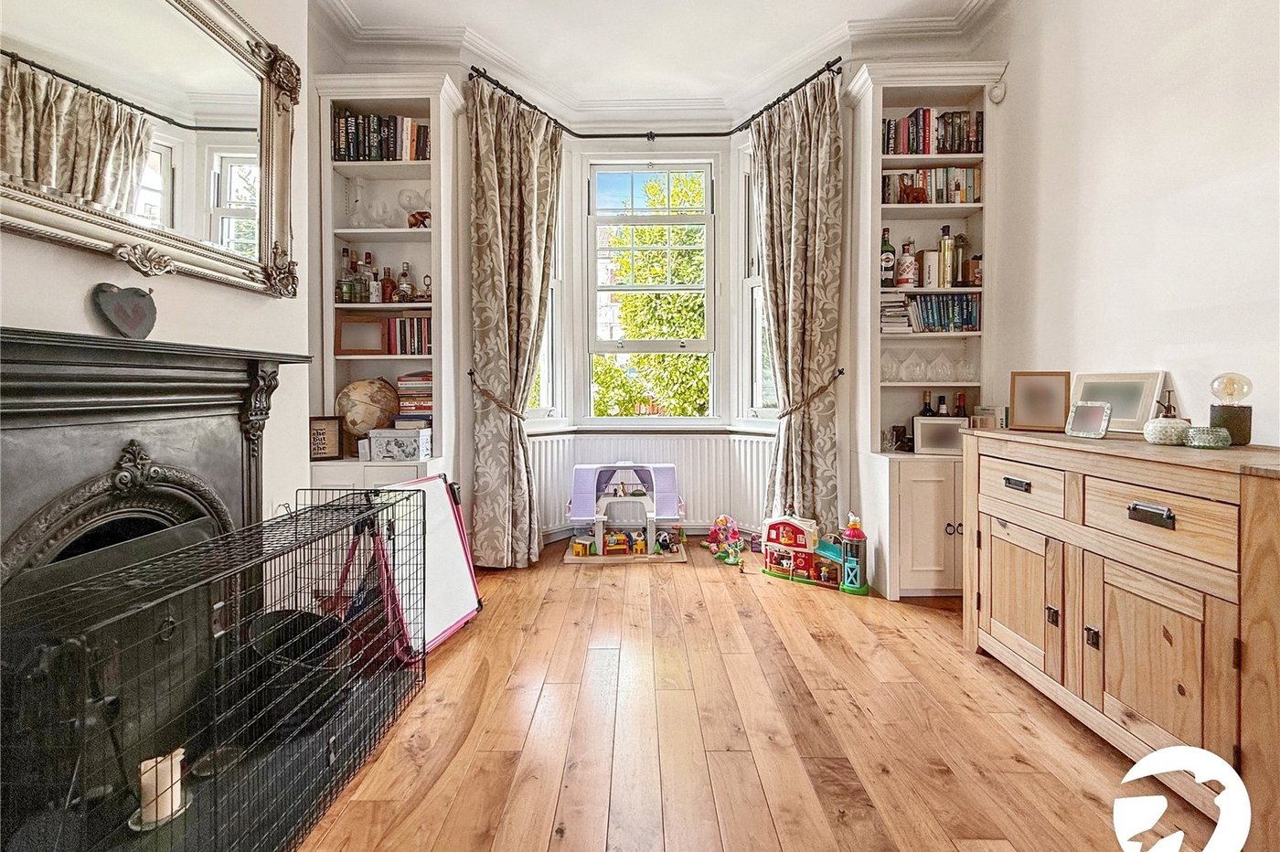 3 bedroom house to rent in London | Robinson Jackson