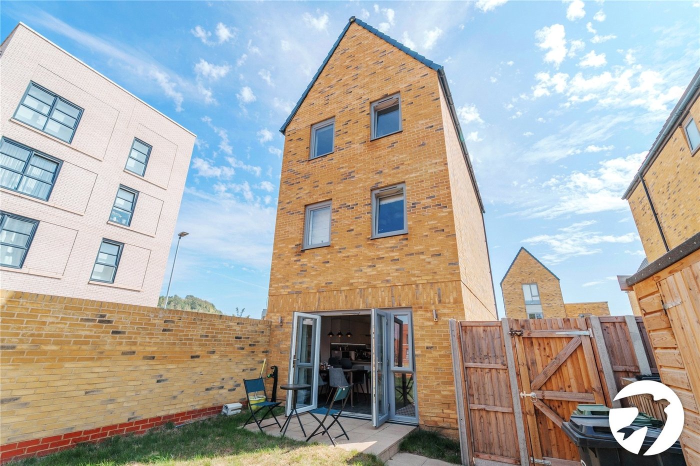 3 bedroom house to rent in Western Cross | Robinson Michael & Jackson