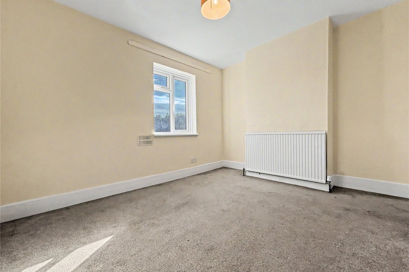 2 bedroom house to rent in Rainham | Robinson Michael & Jackson