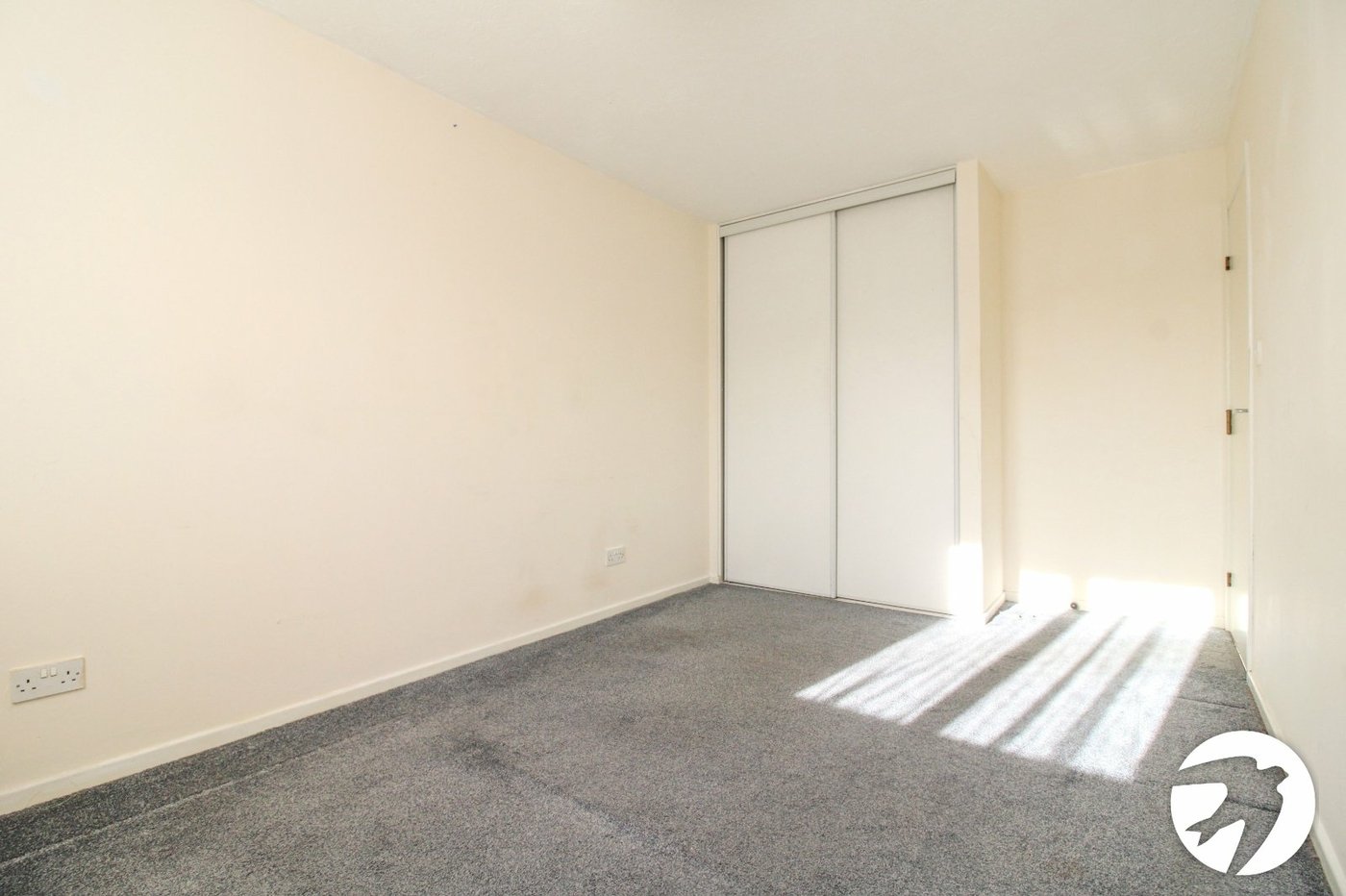 2 bedroom property to rent in Greenhithe | Robinson Michael & Jackson