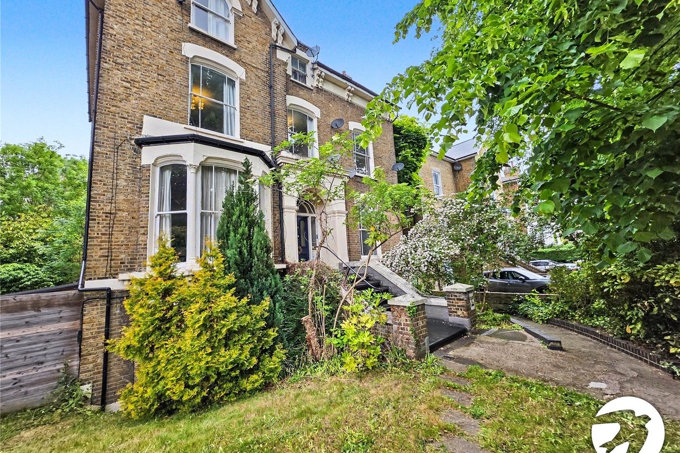 3 bedroom property to rent in London | Robinson Jackson