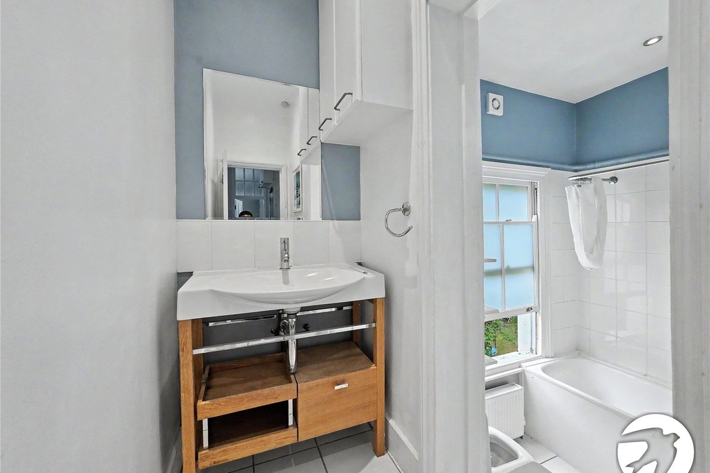 3 bedroom property to rent in London | Robinson Jackson