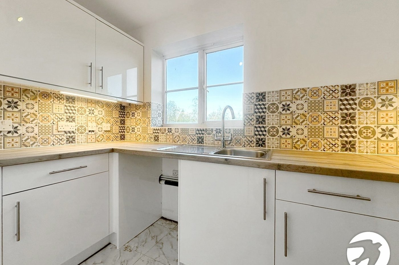 2 bedroom property to rent in London | 