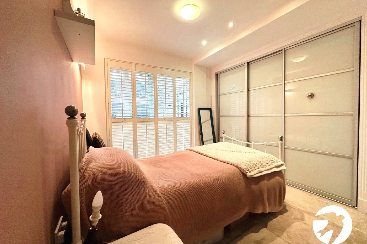 2 bedroom property to rent in London | Robinson Jackson