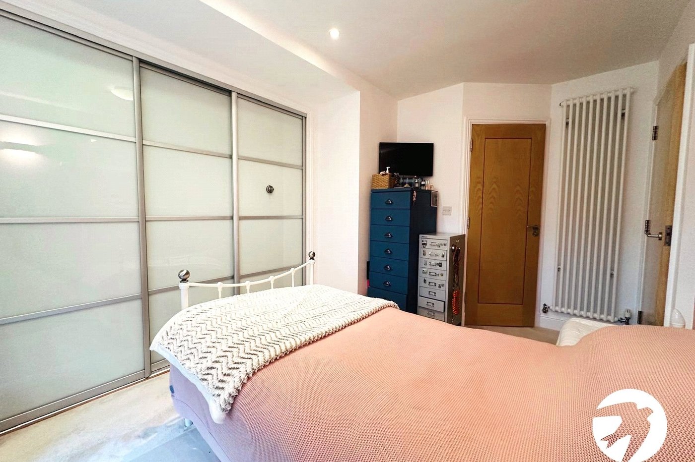 2 bedroom property to rent in London | Robinson Jackson