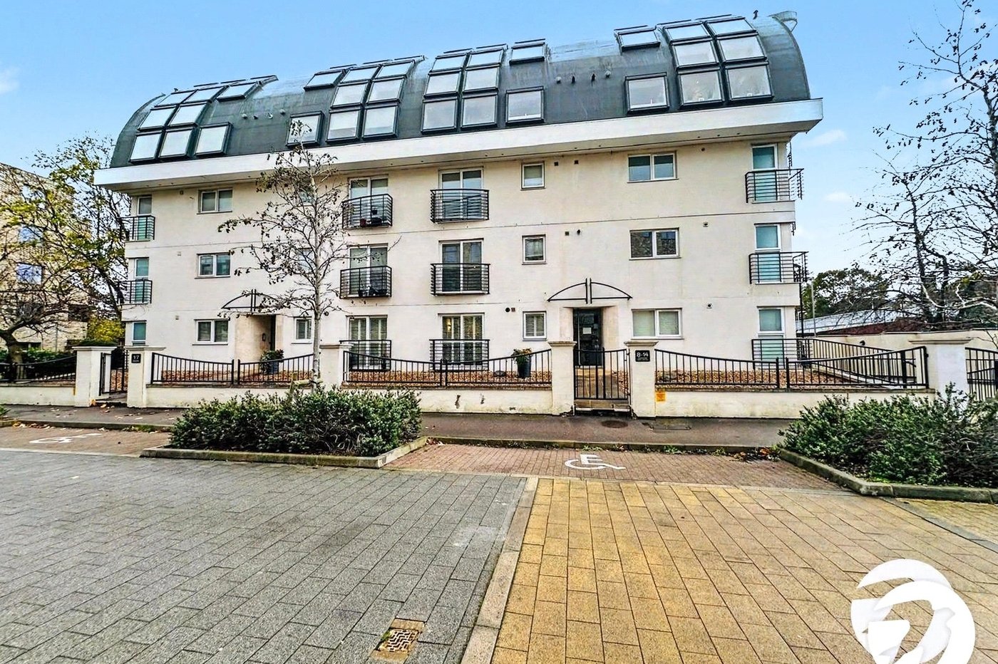 2 bedroom property to rent in London | Robinson Jackson