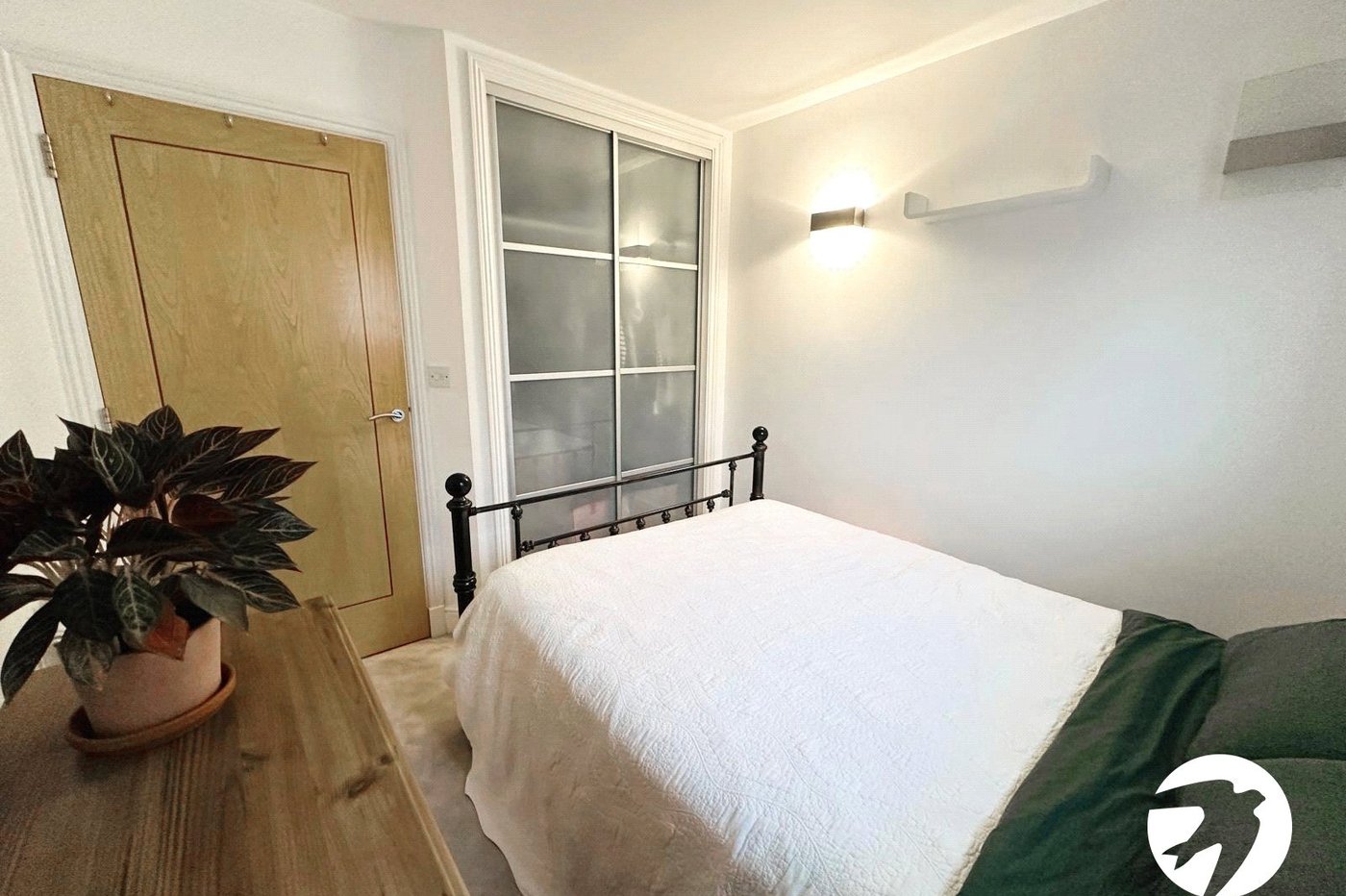 2 bedroom property to rent in London | Robinson Jackson