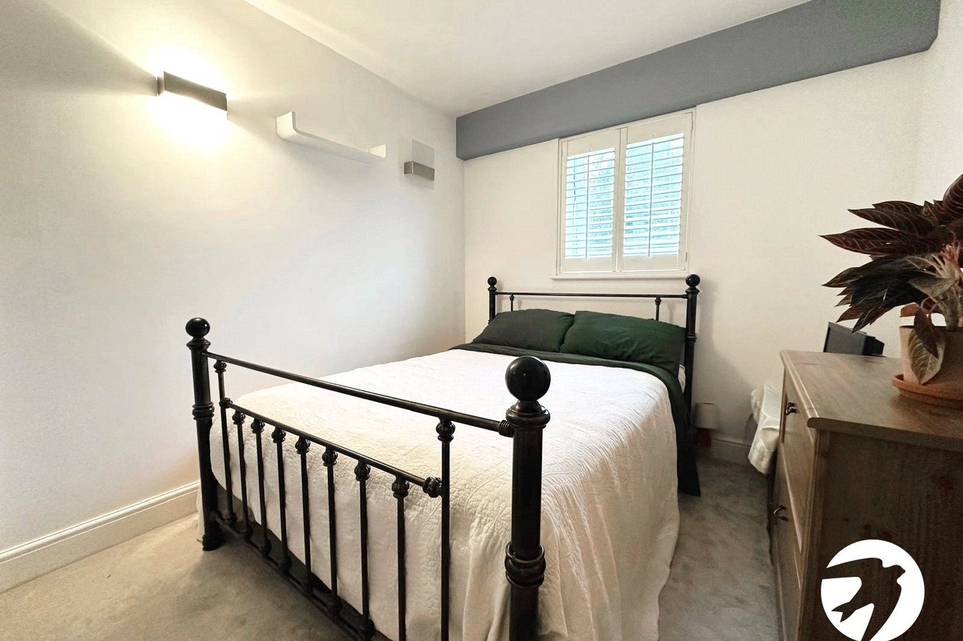 2 bedroom property to rent in London | Robinson Jackson