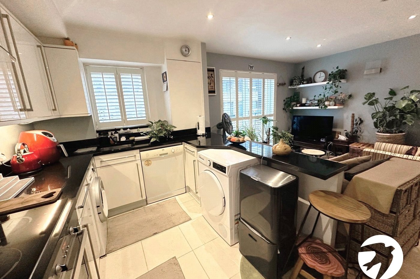 2 bedroom property to rent in London | Robinson Jackson