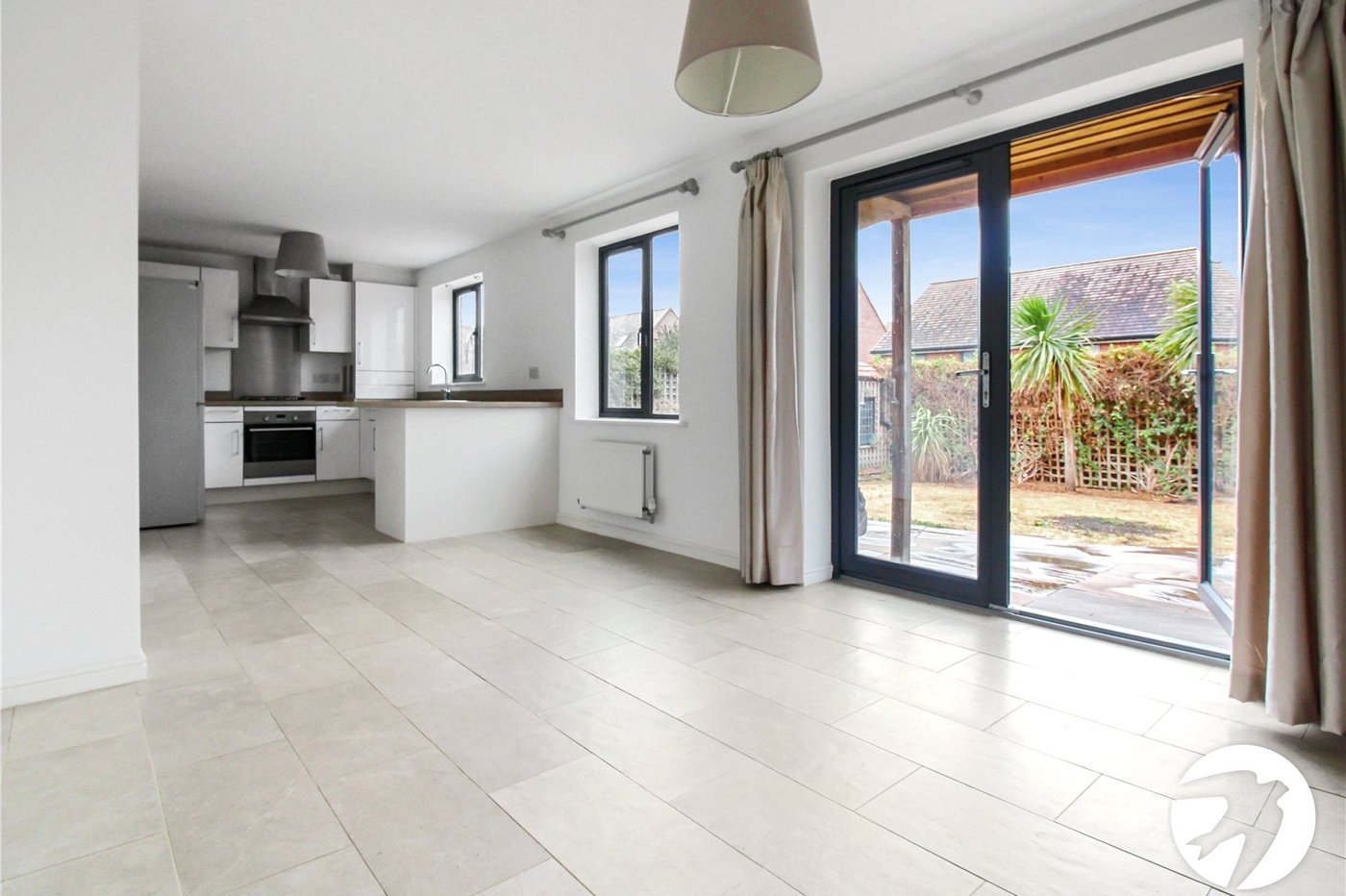 5 bedroom house to rent in Castle Hill | Robinson Michael & Jackson