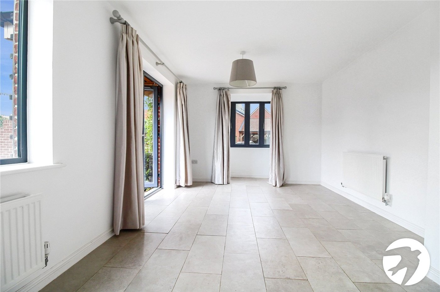 5 bedroom house to rent in Castle Hill | Robinson Michael & Jackson