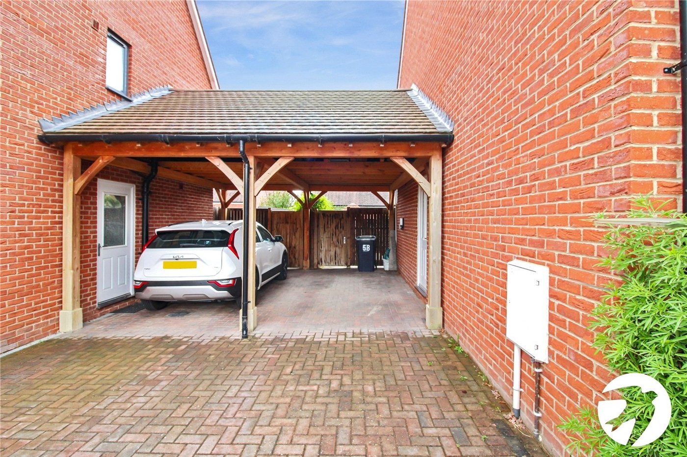 5 bedroom house to rent in Castle Hill | Robinson Michael & Jackson