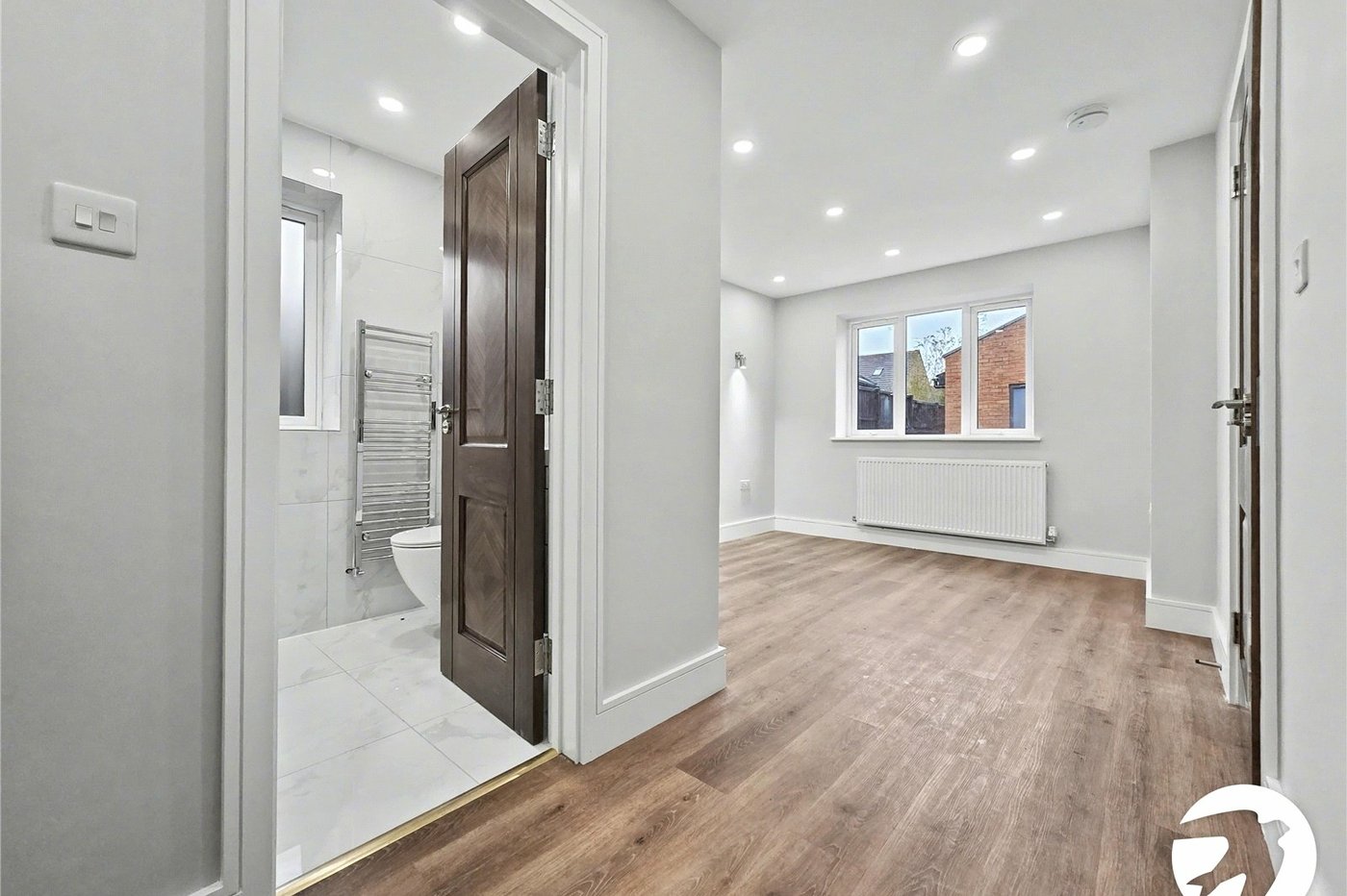 2 bedroom bungalow to rent in Erith | Robinson Jackson