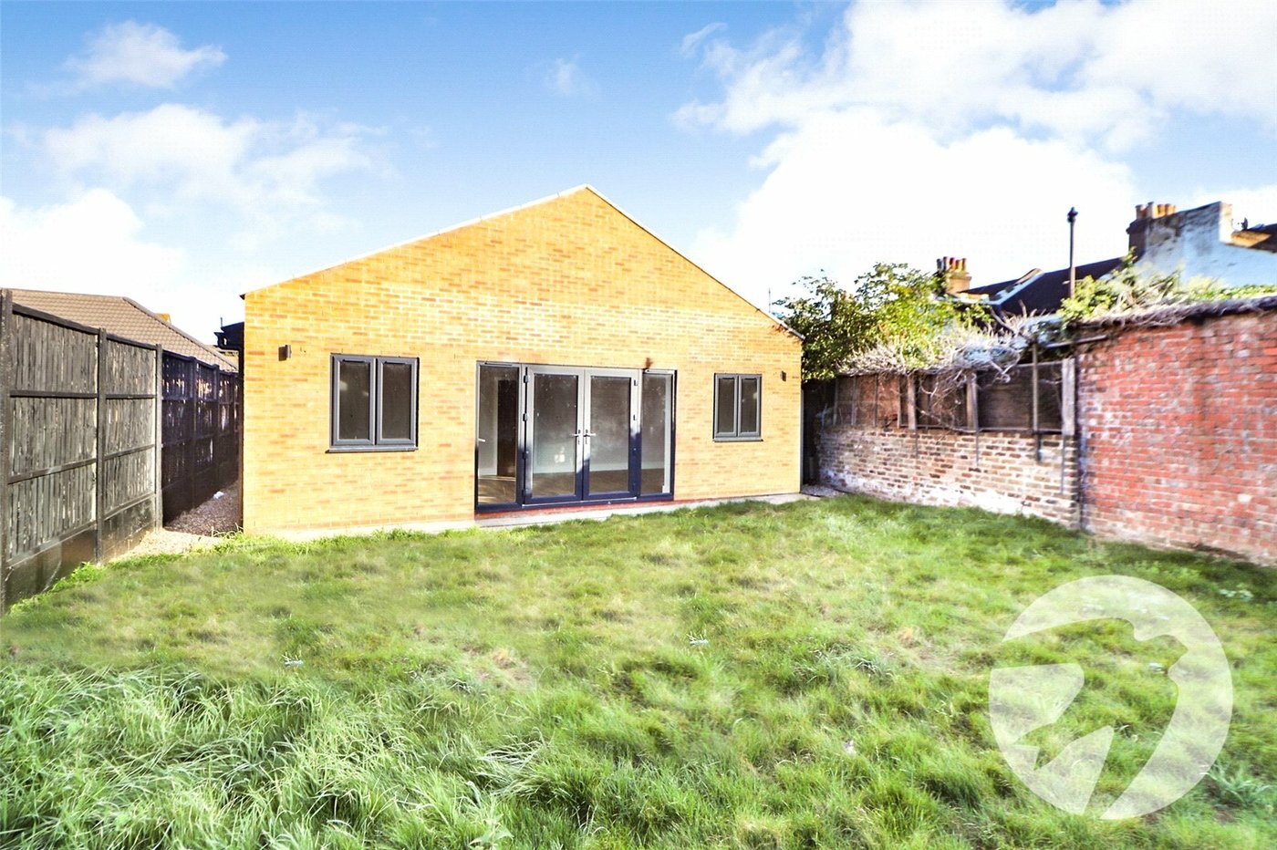 2 bedroom bungalow to rent in Erith | Robinson Jackson