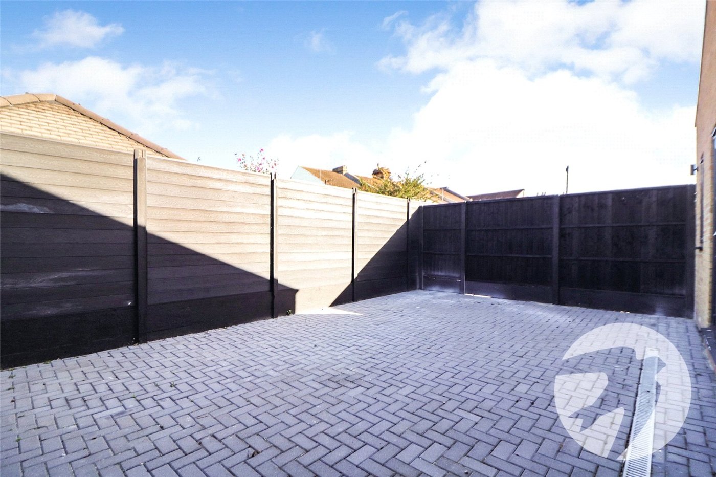 2 bedroom bungalow to rent in Erith | Robinson Jackson