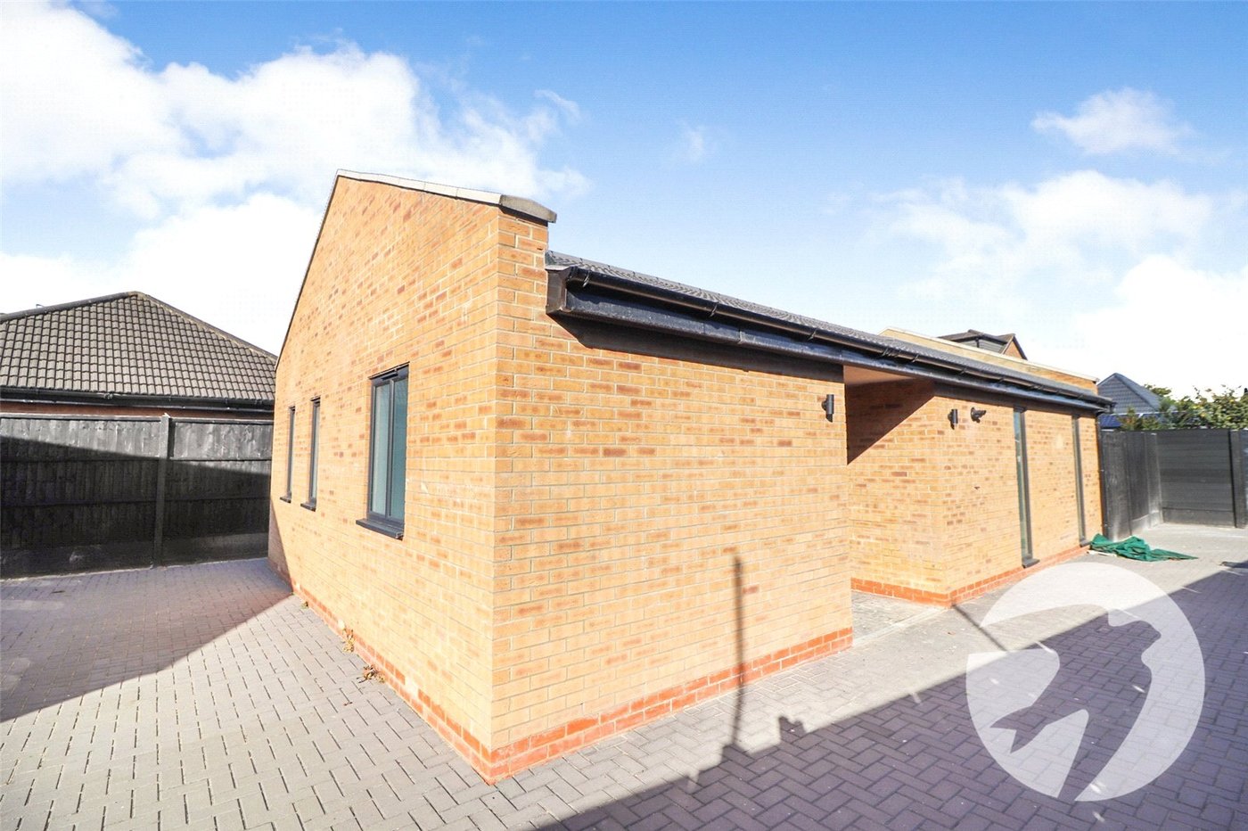 2 bedroom bungalow to rent in Erith | Robinson Jackson