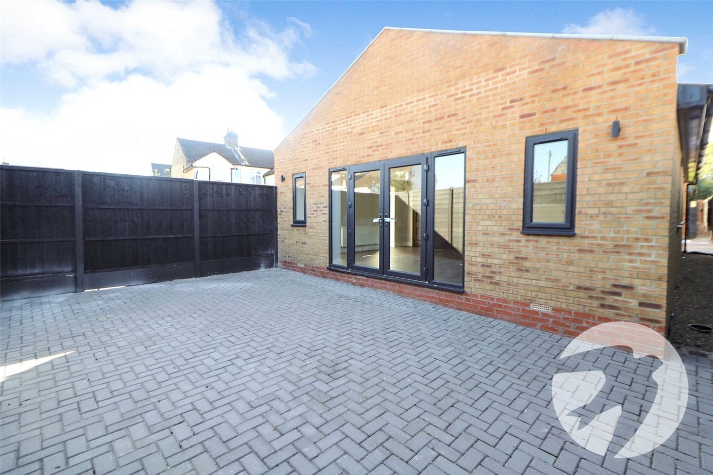 2 bedroom bungalow to rent in Erith | Robinson Jackson