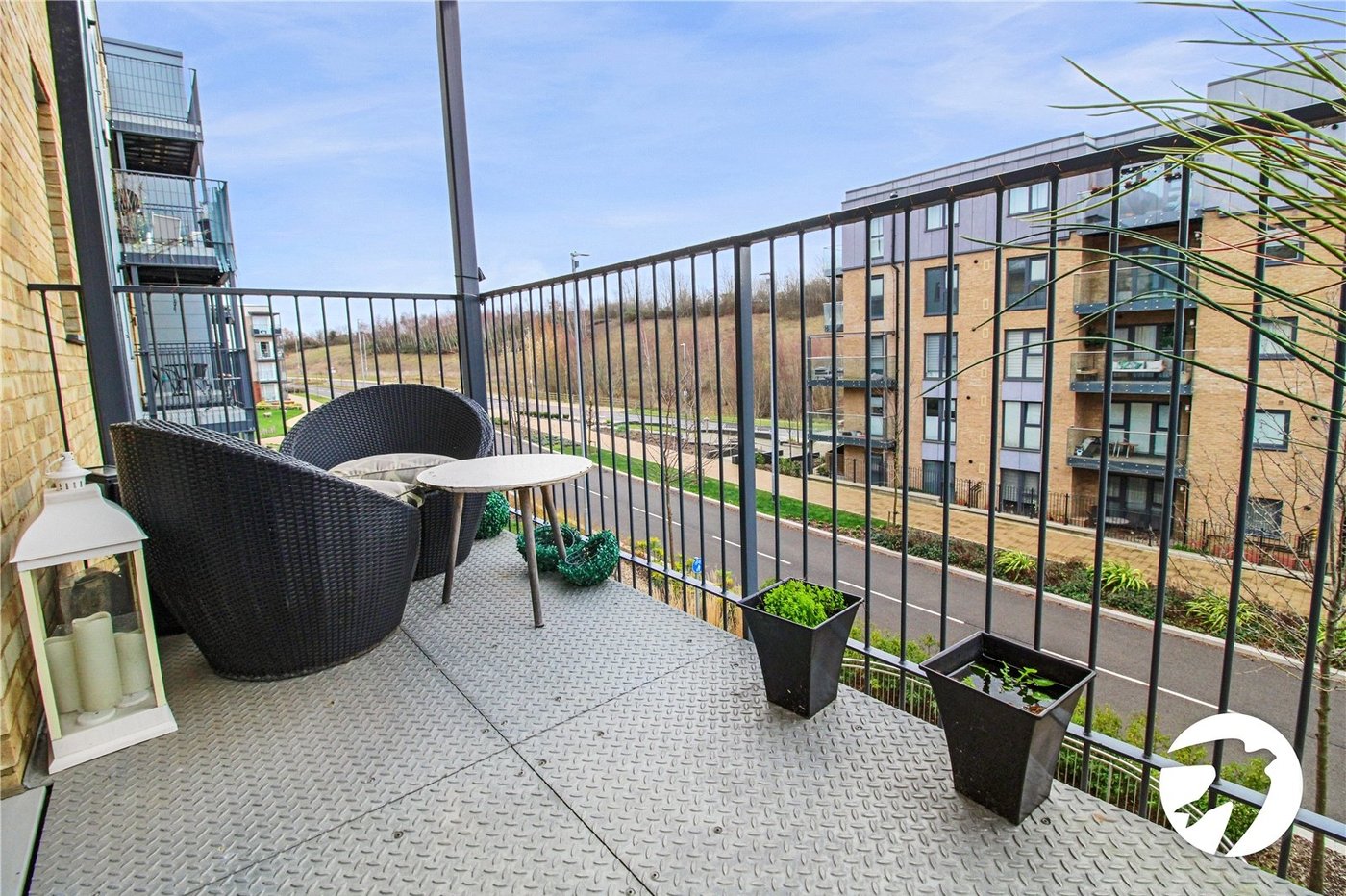 2 bedroom property to rent in Castle Hill | Robinson Michael & Jackson