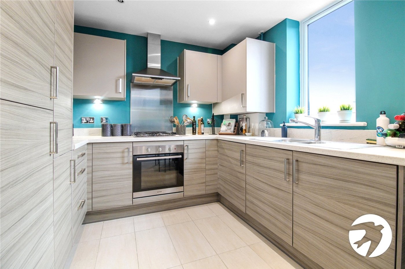 2 bedroom property to rent in Castle Hill | Robinson Michael & Jackson