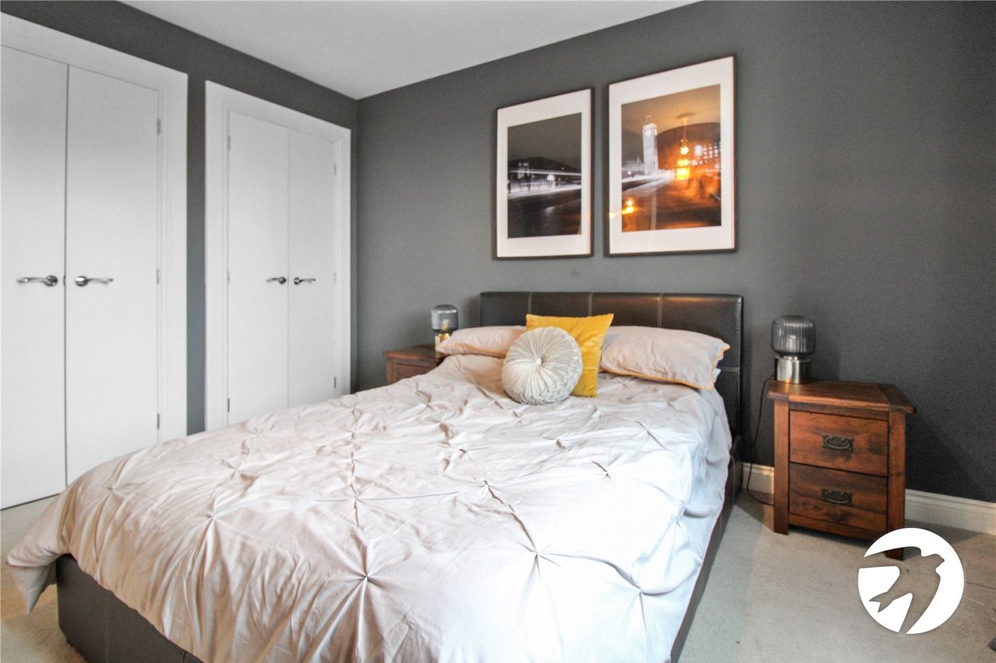 2 bedroom property to rent in Castle Hill | Robinson Michael & Jackson