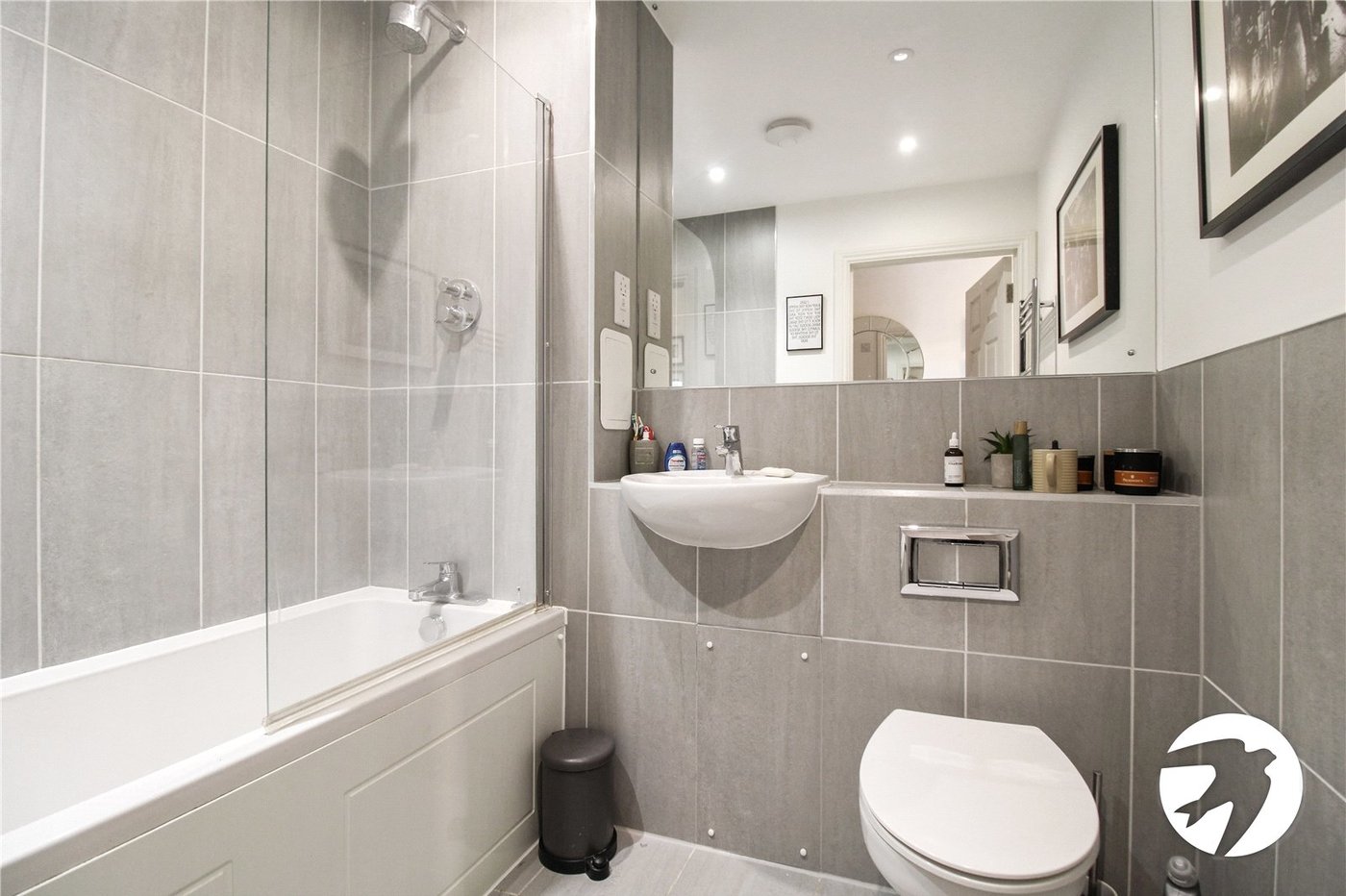 2 bedroom property to rent in Castle Hill | Robinson Michael & Jackson