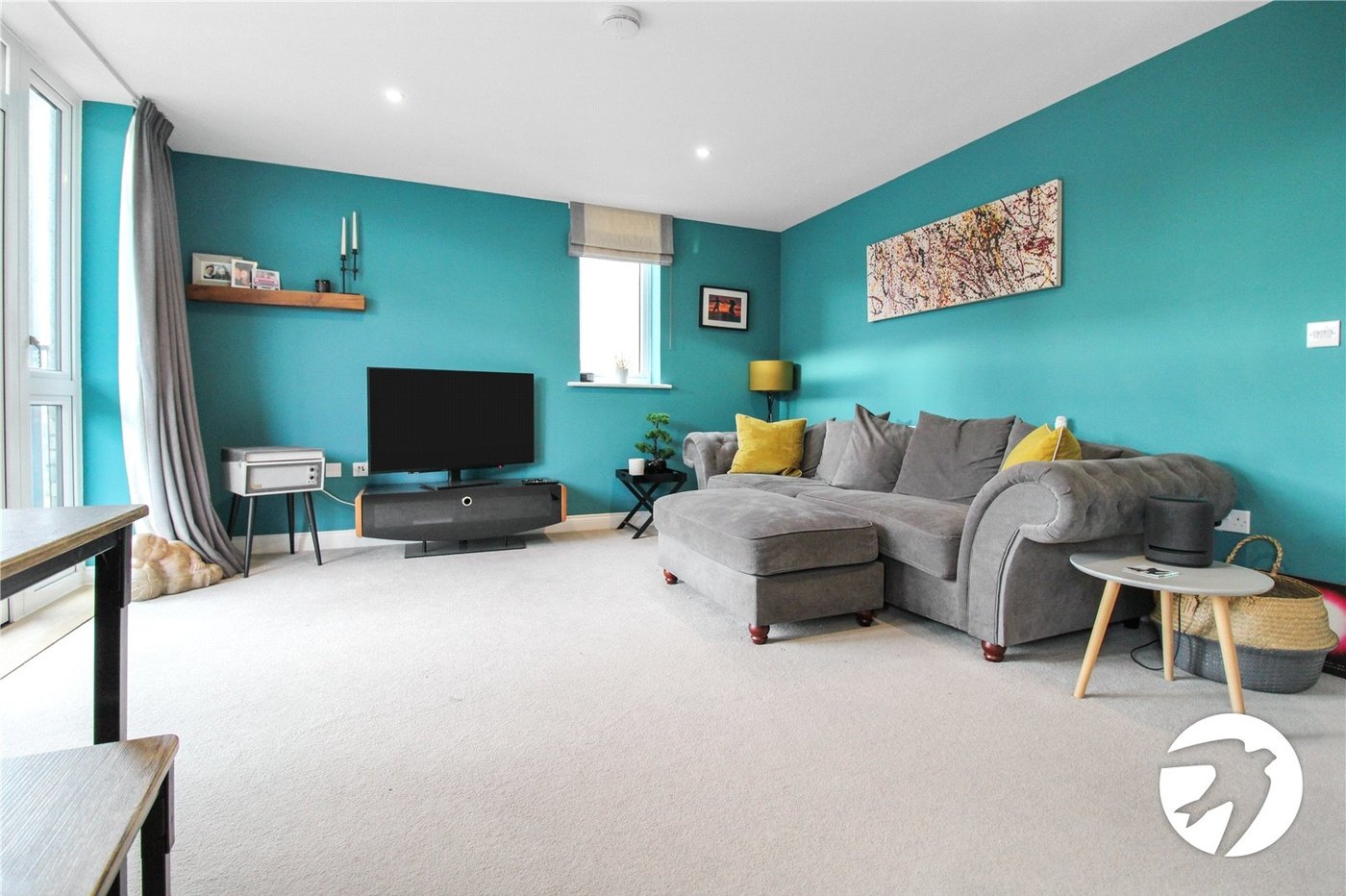 2 bedroom property to rent in Castle Hill | Robinson Michael & Jackson