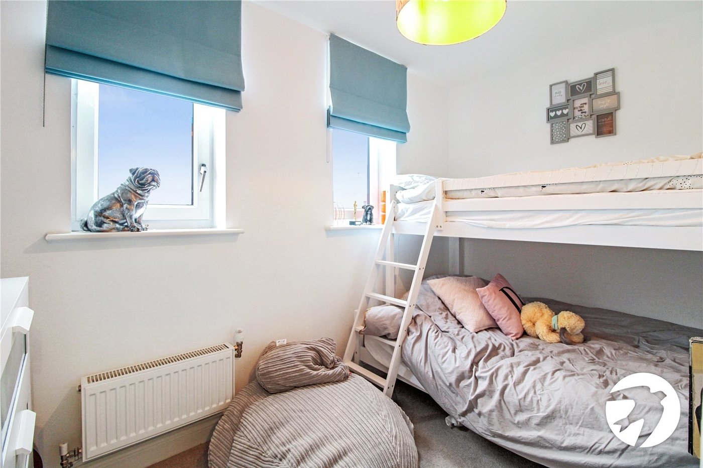 2 bedroom property to rent in Castle Hill | Robinson Michael & Jackson