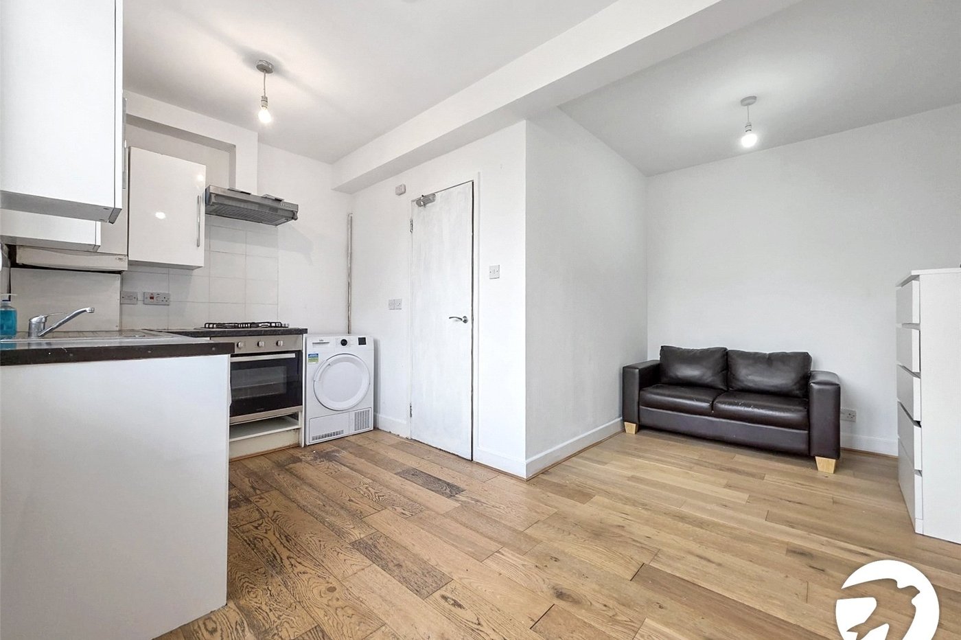 2 bedroom property to rent in London | Robinson Jackson