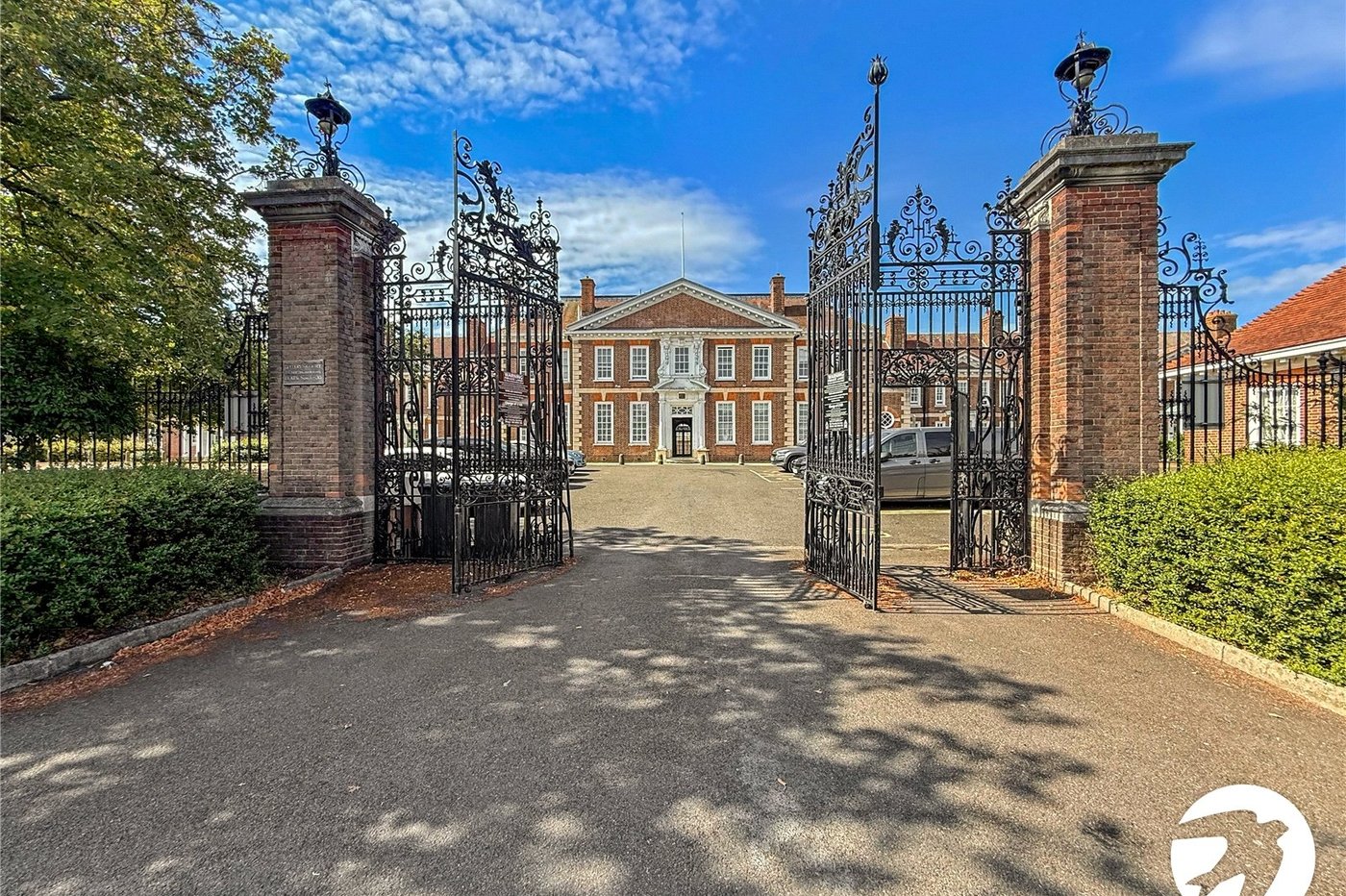 2 bedroom property to rent in London | Robinson Jackson