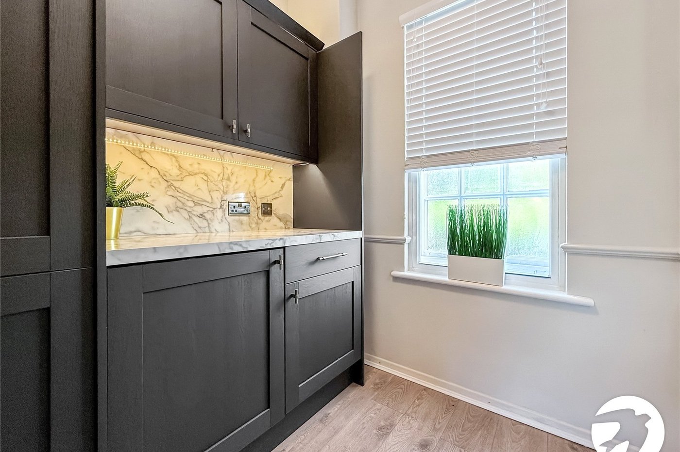 2 bedroom property to rent in London | Robinson Jackson
