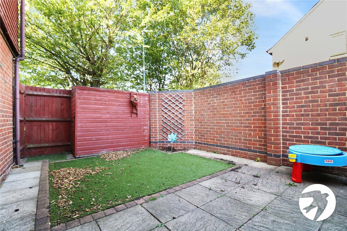 2 bedroom house to rent in Greenhithe | Robinson Michael & Jackson