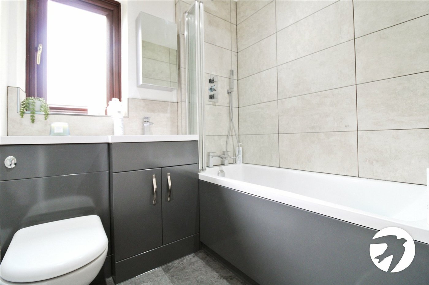 2 bedroom house to rent in Greenhithe | Robinson Michael & Jackson