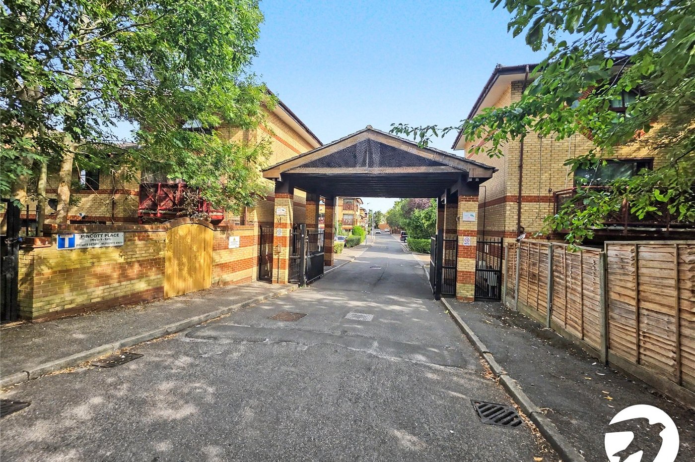 2 bedroom property to rent in London | Robinson Jackson