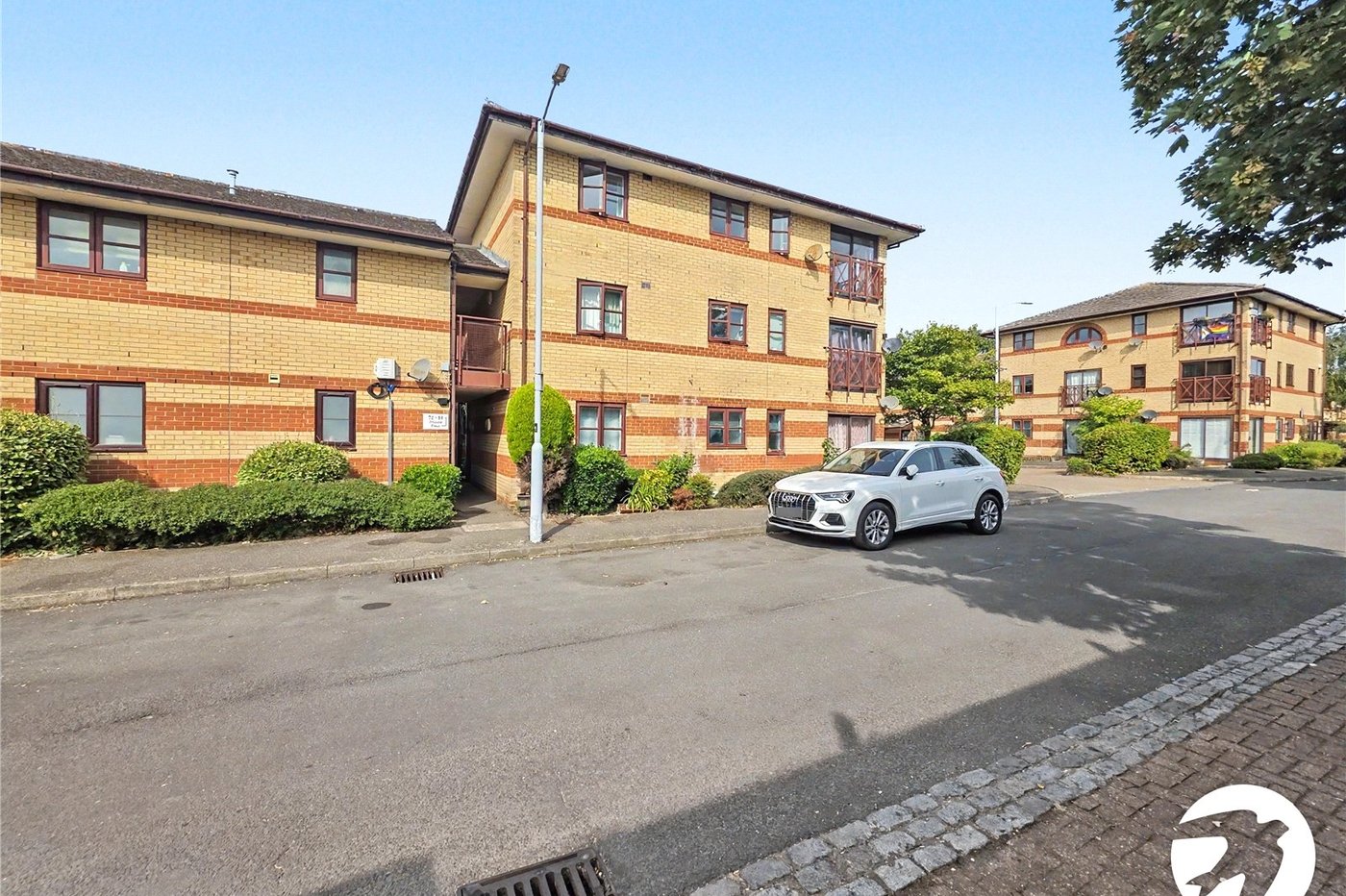 2 bedroom property to rent in London | Robinson Jackson