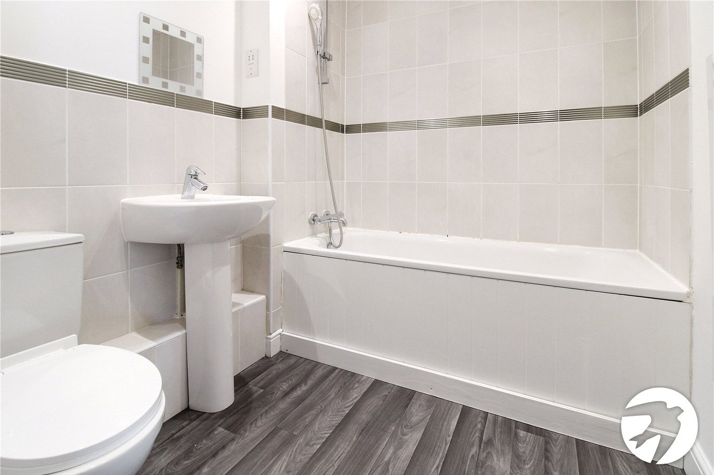 2 bedroom property to rent in Greenhithe | Robinson Michael & Jackson