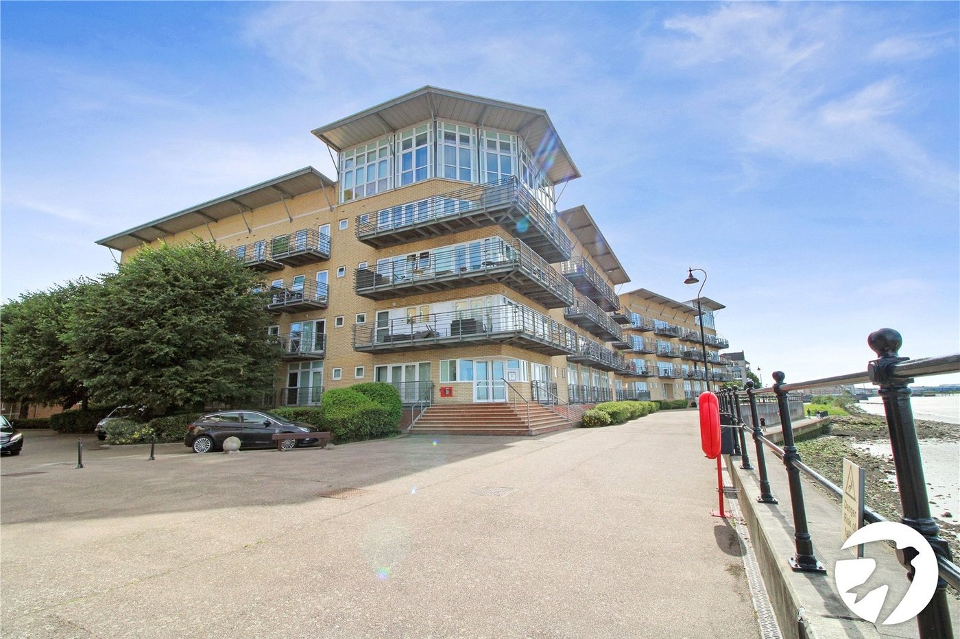 2 bedroom property to rent in Greenhithe | Robinson Michael & Jackson