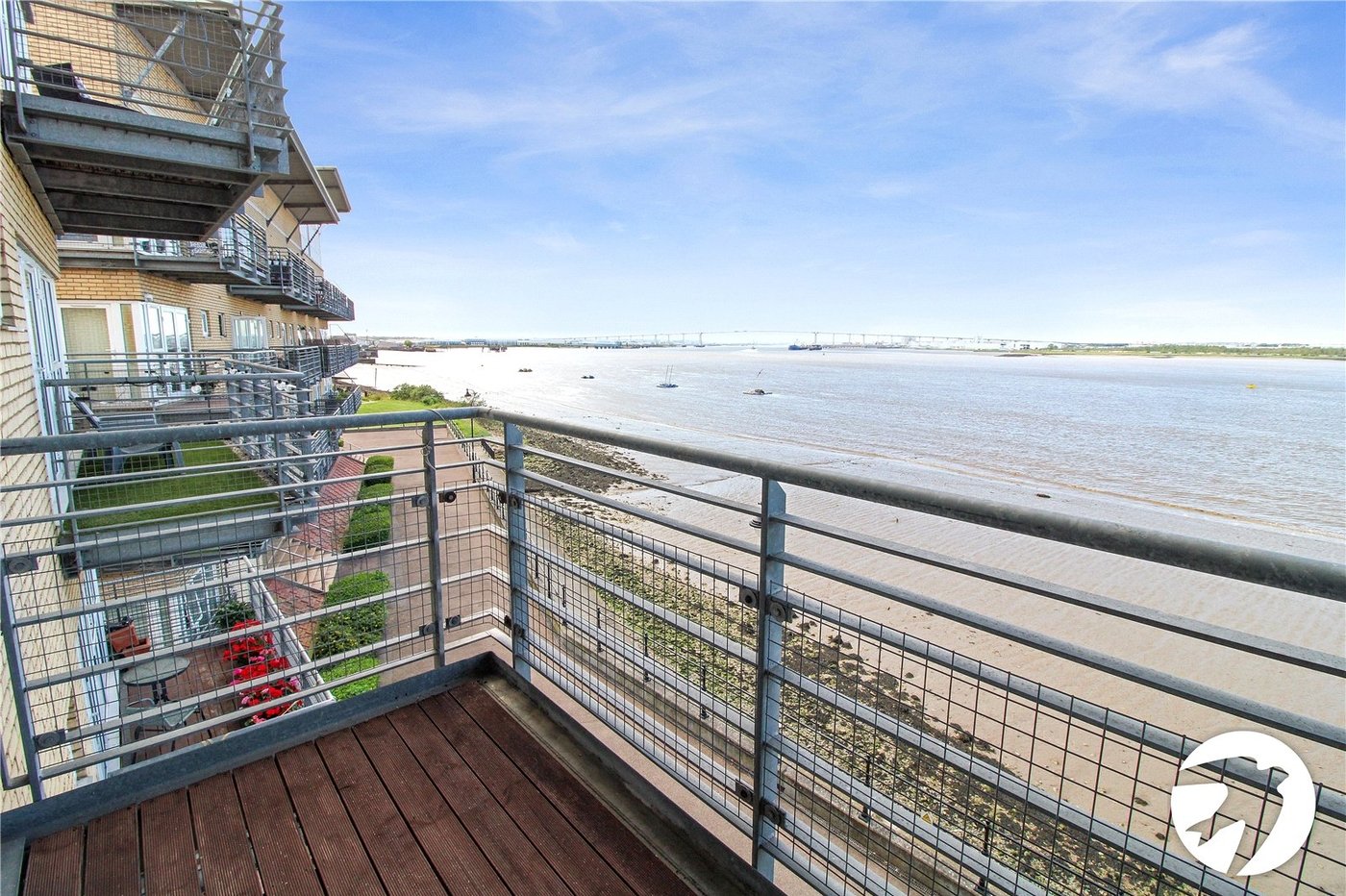 2 bedroom property to rent in Greenhithe | Robinson Michael & Jackson