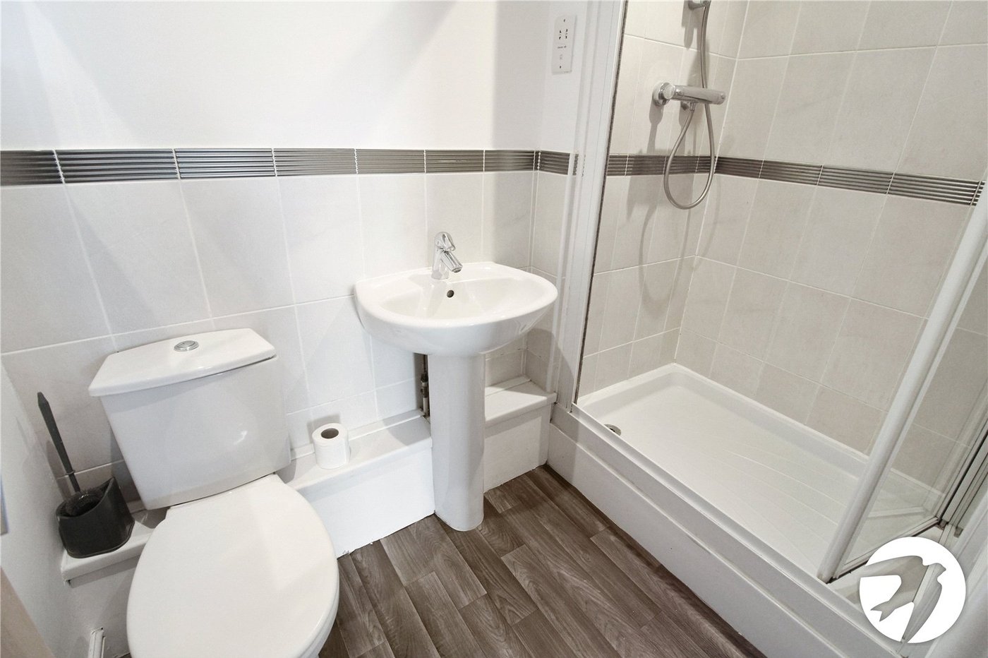 2 bedroom property to rent in Greenhithe | Robinson Michael & Jackson