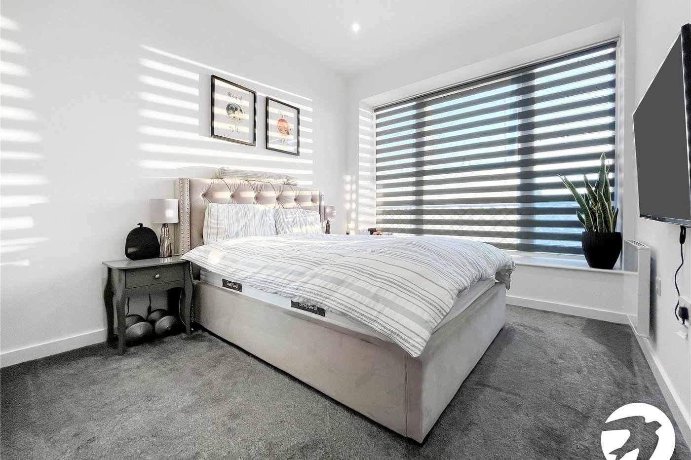 2 bedroom property to rent in Chatham Maritime | Robinson Michael & Jackson