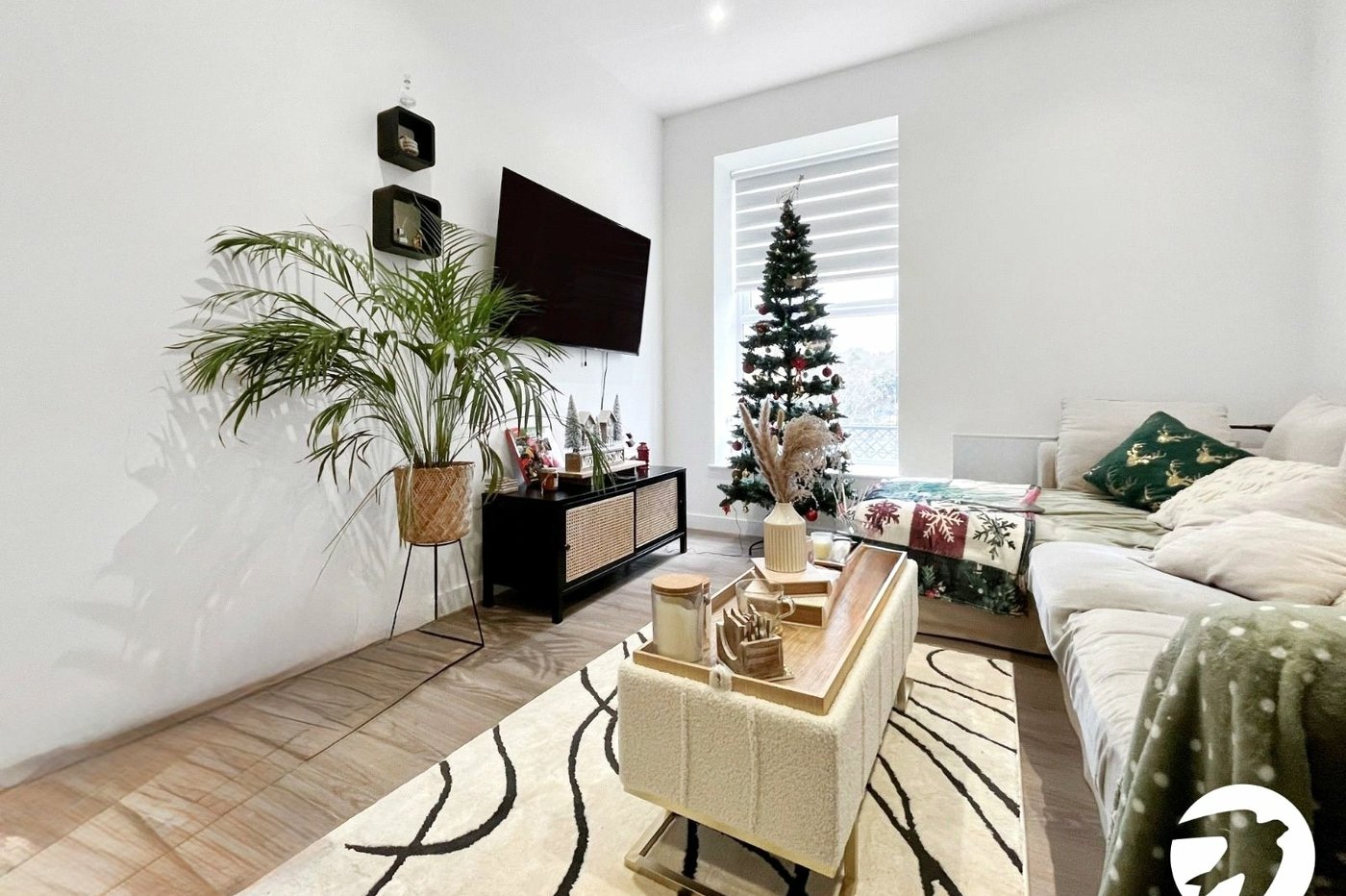 2 bedroom property to rent in Chatham Maritime | Robinson Michael & Jackson