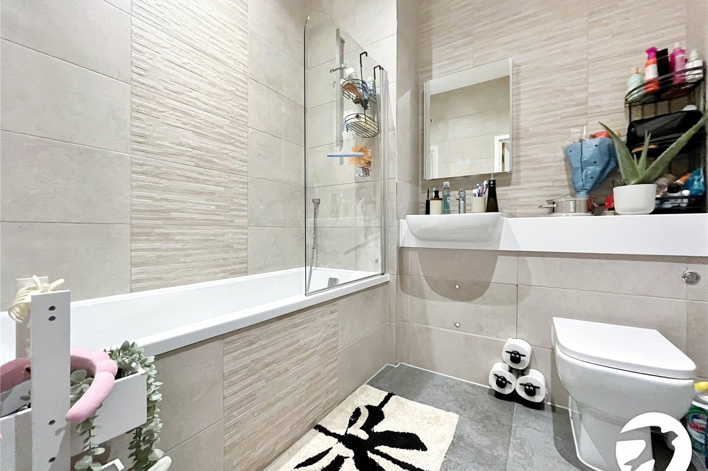 2 bedroom property to rent in Chatham Maritime | Robinson Michael & Jackson