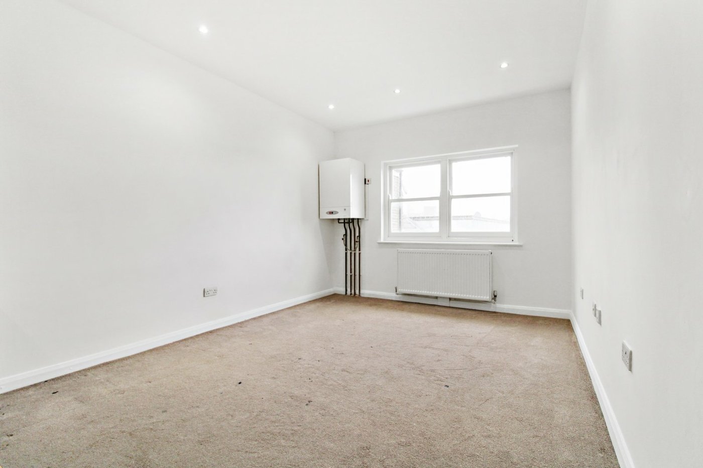 1 bedroom property to rent in Gravesend | Robinson Michael & Jackson