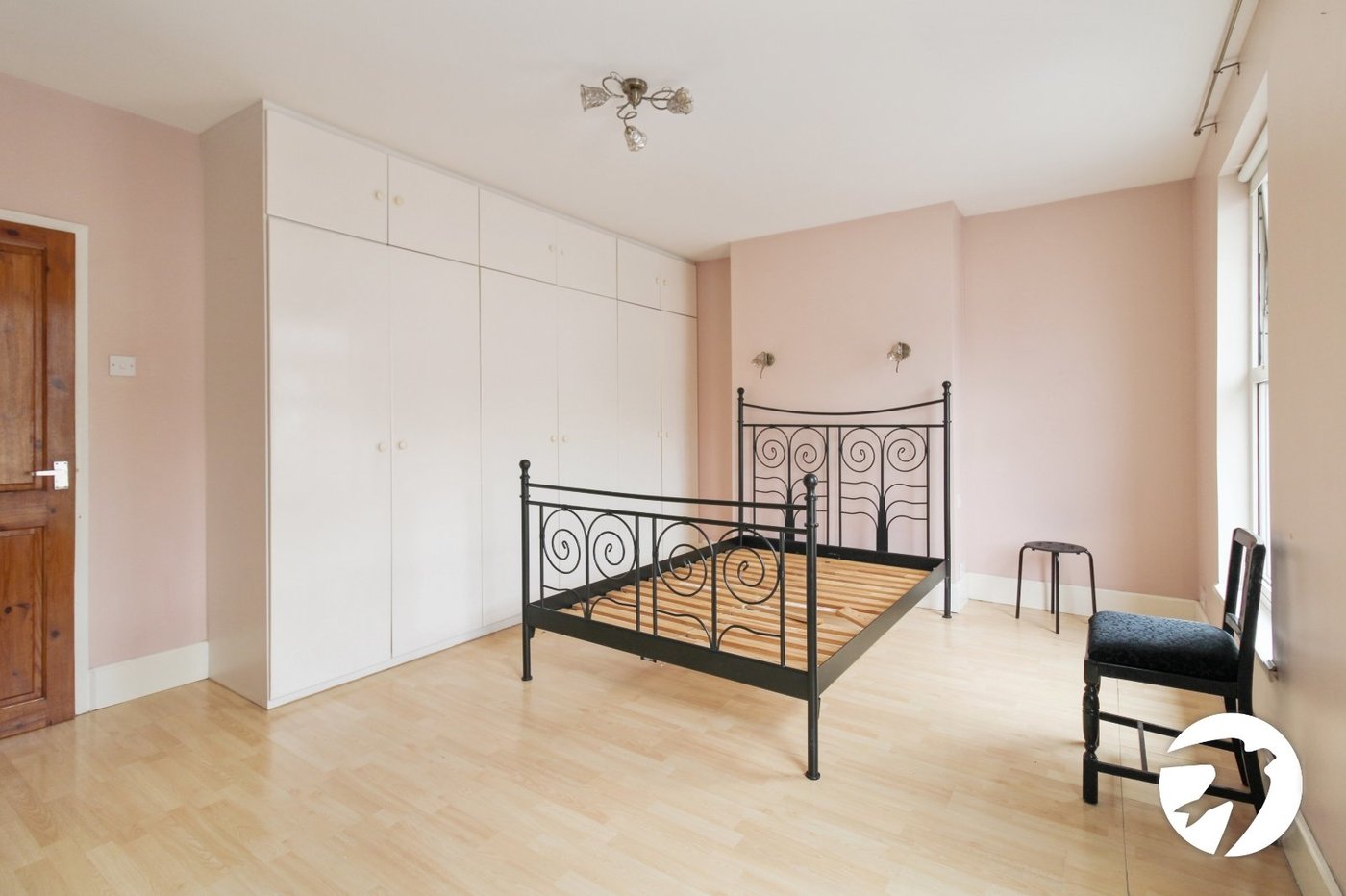 2 bedroom house to rent in Gravesend | Robinson Michael & Jackson