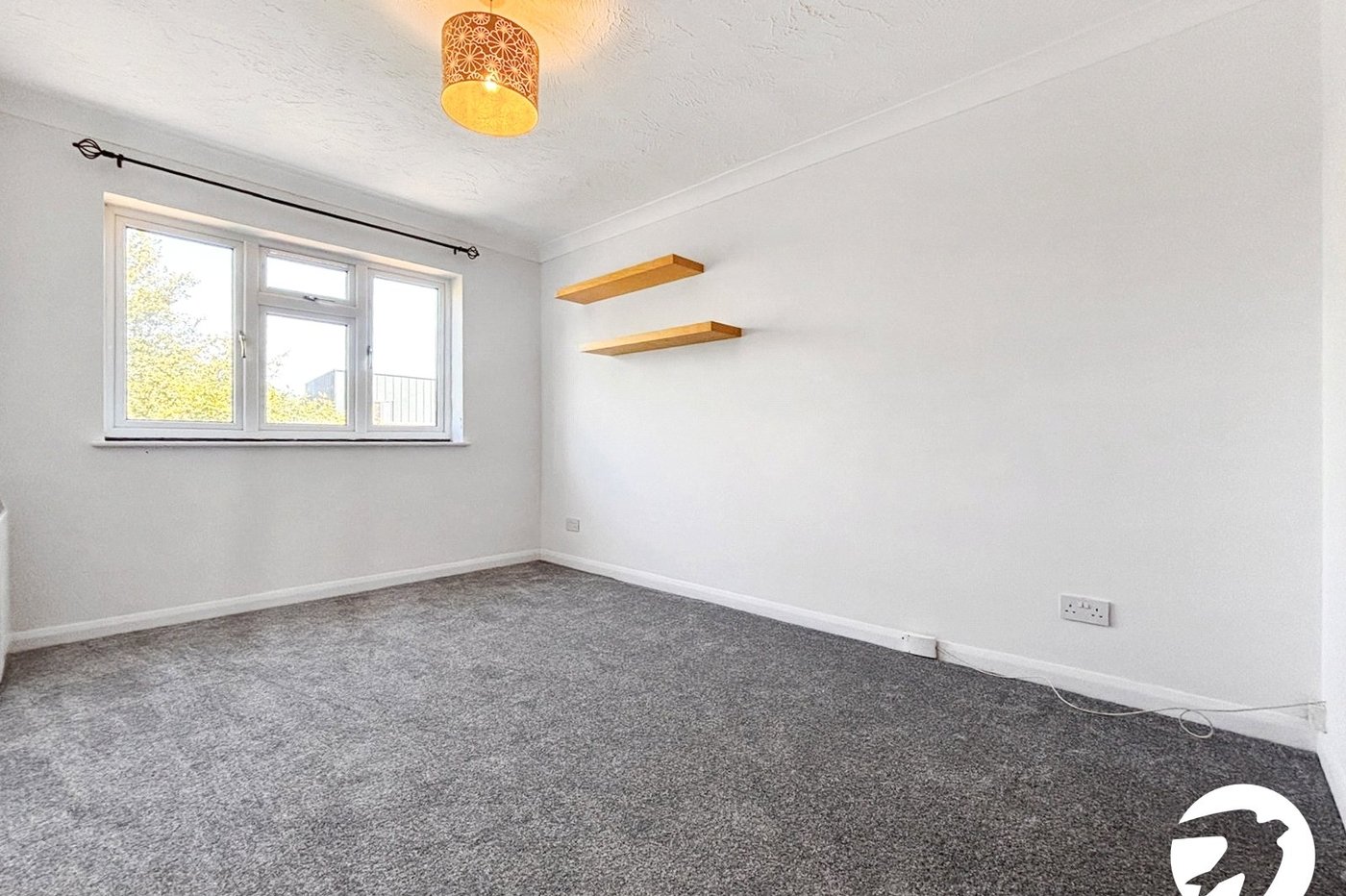 2 bedroom property to rent in Cheshunt Road | Robinson Jackson