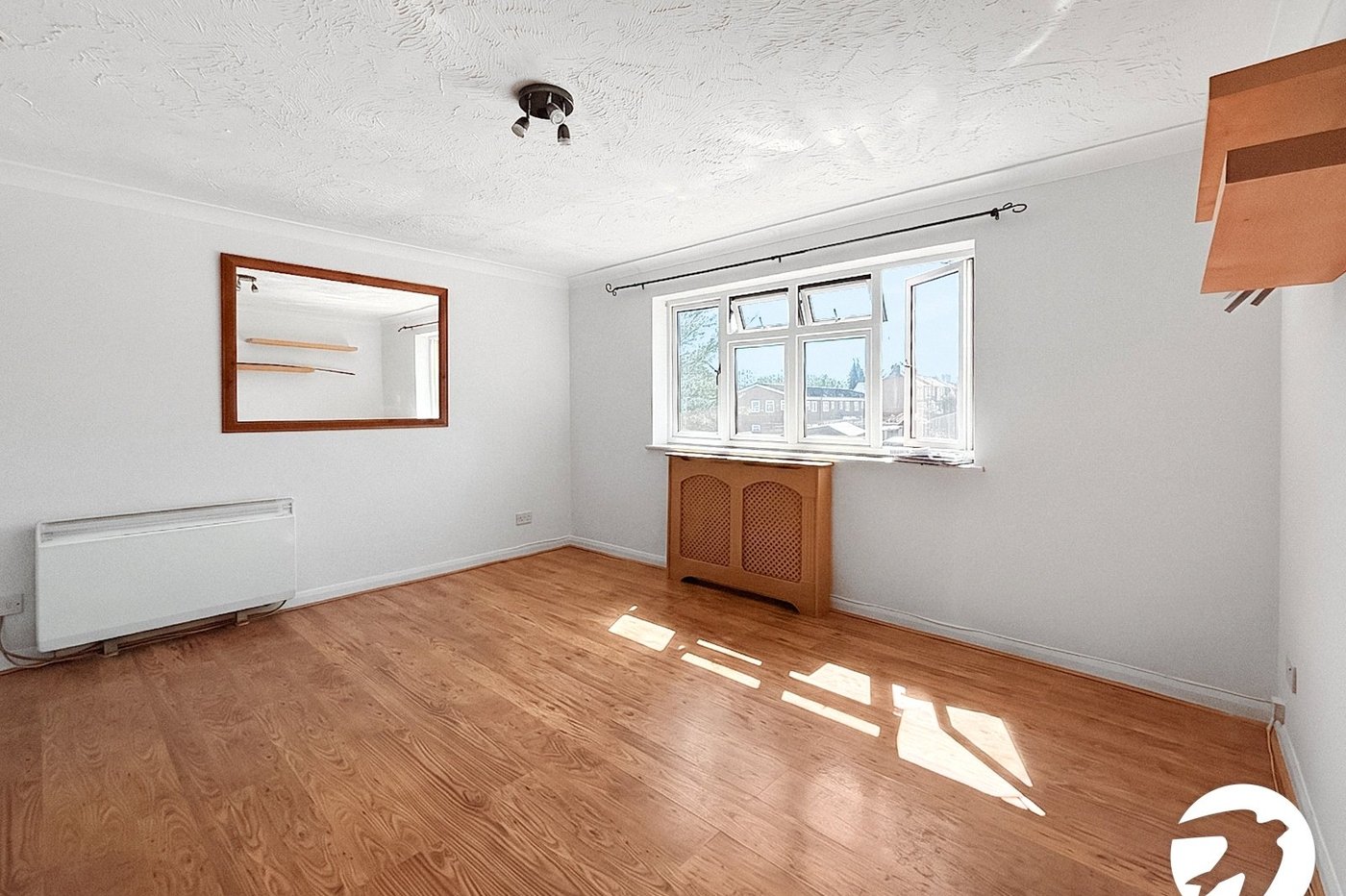 2 bedroom property to rent in Cheshunt Road | Robinson Jackson