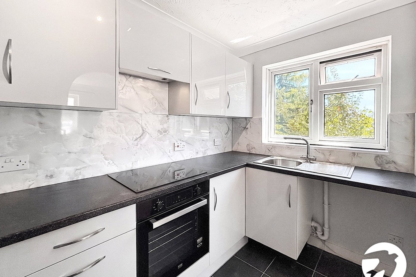 2 bedroom property to rent in Cheshunt Road | Robinson Jackson