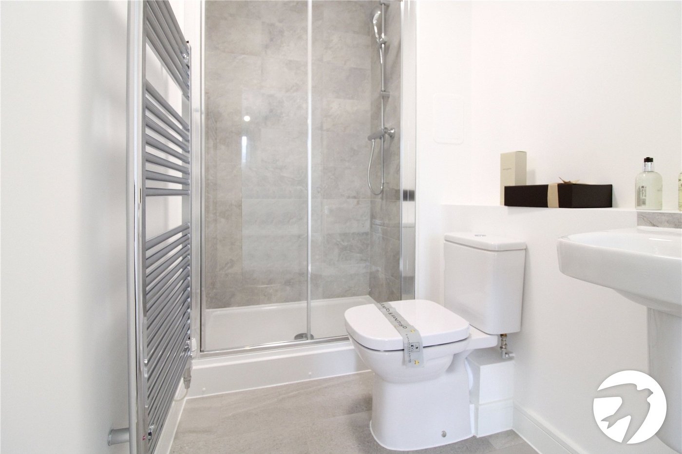 2 bedroom property to rent in Greenhithe | Robinson Michael & Jackson