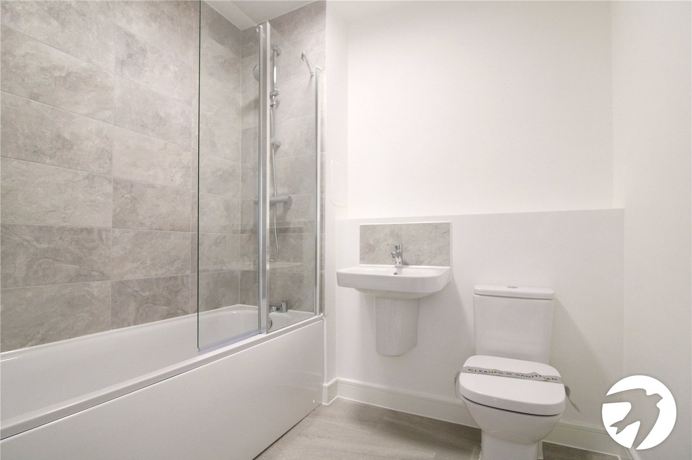 2 bedroom property to rent in Greenhithe | Robinson Michael & Jackson