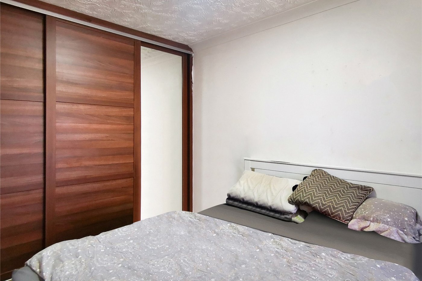 3 bedroom house to rent in Erith | Robinson Jackson