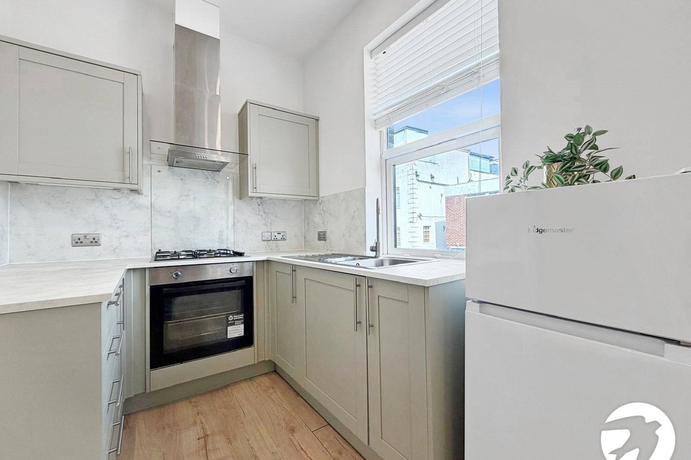 2 bedroom house to rent in London | 